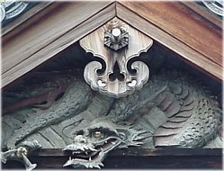 龍岳寺の建造物にある龍。日本。