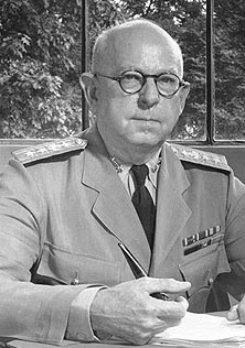 ハロルド・G・ボーエン海軍少将(職権上)