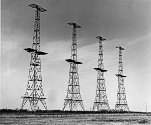 プラットフォームを備えた 4 つの塔、1936 年