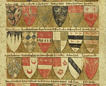 デリング・ロール(1270年頃)からの三日月をあしらった紋章の3つの例:No. 118:ウィレム・フィッツレル(黒地に十字と銀色の三日月3つ);No. 120:ジョン・ペッシュ(赤地に金色の三日月、銀色のチーフに赤い星2つ);No. 128:ラウフ・デ・ストープハム(銀地に(3つのうち)2つの三日月と赤いカントン)。