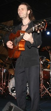 トラヴィス・ミークスが2009年にデイズ・オブ・ザ・ニューと共演