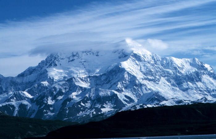 2. アラスカ州ヤクタット自治区のセント・エリアス山