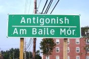 ゲール語と英語の道路標識