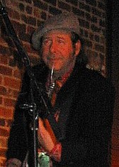 2007年、ニュージャージー州アズベリーパークのレッドフュージョンで行われたビッグダニーの通夜で演奏するヘクター