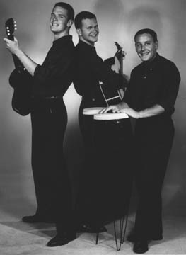デイブ・ガード（左）は1957年にキングストン・トリオの一員として登場した。