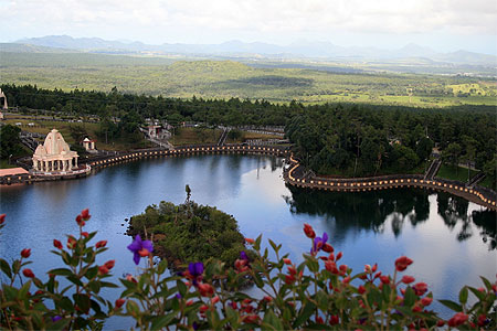 ガンガ タラオのグランド バッシンの寺院