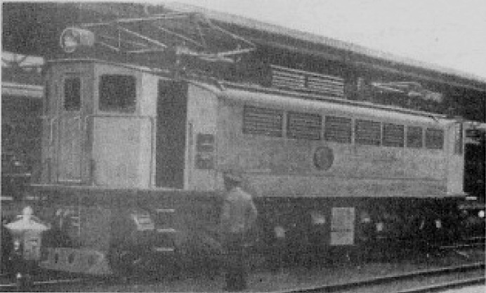左側と 1 番端が見えるクラス 2E ユニット、プレトリア、1947 年頃