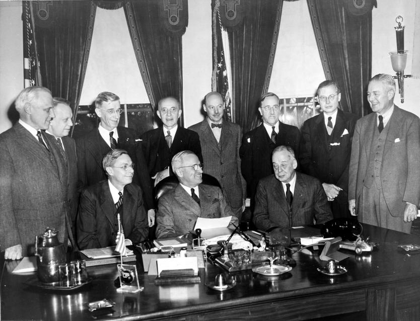 トルーマンと国防研究委員会.jpg