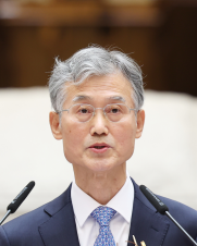 韓国最高裁判所長官就任式で演説するチョ・ヒード氏