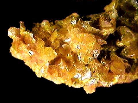 雄黄は古代エジプトから19世紀にかけて黄色の顔料の原料として用いられたが、非常に毒性が強い。