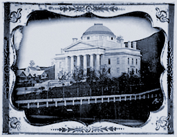 1856 年頃の 2 番目の州議会議事堂のダゲレオタイプ写真。アミ・B・ヤングの低い「ソーサー」型ドームが写っている。