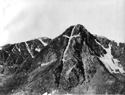 ホーリークロス山は、北サワッチ山脈の最高峰です。この写真は、1874 年にウィリアム ヘンリー ジャクソンによって撮影されました。