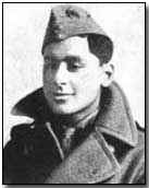 イギリス空軍の制服を着たインドラ・ラル・ロイ