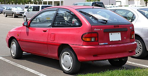 フェイスリフト前のフォード フェスティバ SX 3 ドア (日本)