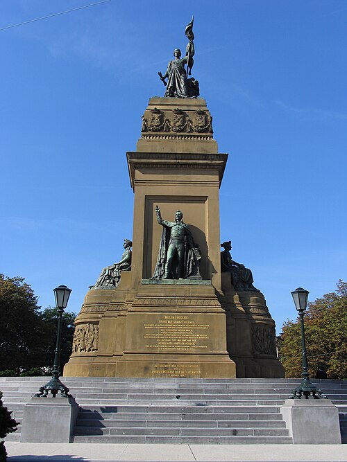 1813 年、オランダ王国の建国を記念する広場の記念碑