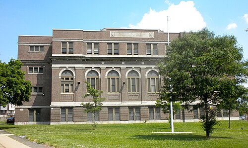 ルドルフ・ブランケンバーグ学校（1925年）、46番街とジラード通り、建築家アーウィン・T・キャサリン。