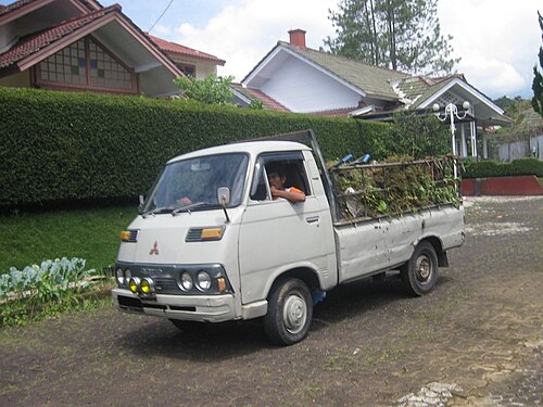 1975 ～ 1979 年 コルト T120、デリカ 1400 に相当（インドネシア）
