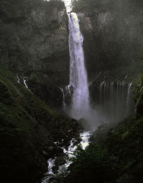 日光の華厳の滝