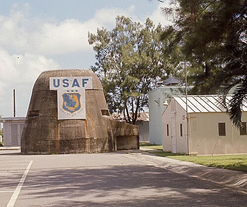 1974 年、台南空軍基地にある米空軍第 6214 航空基地グループの看板