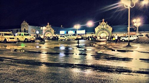 雨の日のブラマプール駅