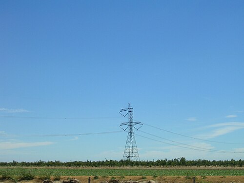 WAPA オリンダ-トレイシー 500 kV 送電線。ヴァカビル郊外、州間高速道路 80 号線付近。