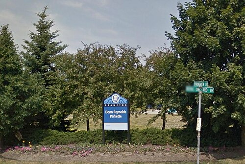カナダのオンタリオ州ブランプトン市にあるドン・レイノルズ公園の銘板の写真。