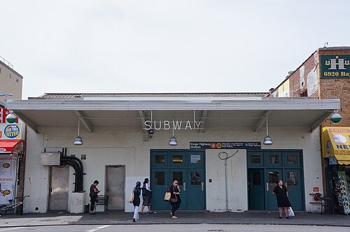 クエンティン・ロード駅舎