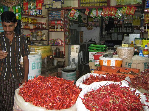 インドのタリパランバにあるスパイス店