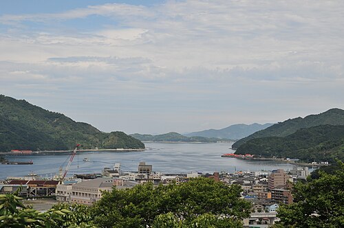 宇和島城から宇和島湾と宇和島市街地を望む