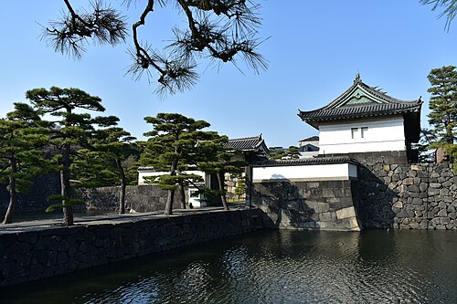 支援スタッフ棟の入口の一つ