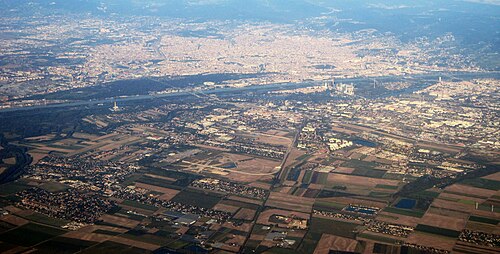 アスペルンとエスリングに囲まれたアスペルン飛行場