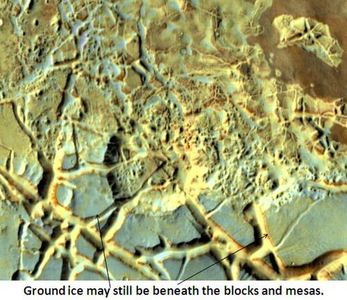 THEMISが捉えた、アラムにある水源候補を示す岩塊。画像はオキシア・パルス四角形エリア内。