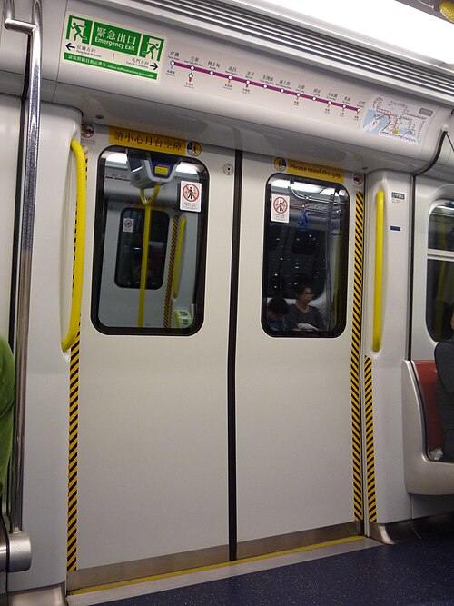 改修されていないウエストレール線SP1900の列車のドア