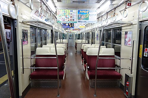 横向き座席を備えたインテリア