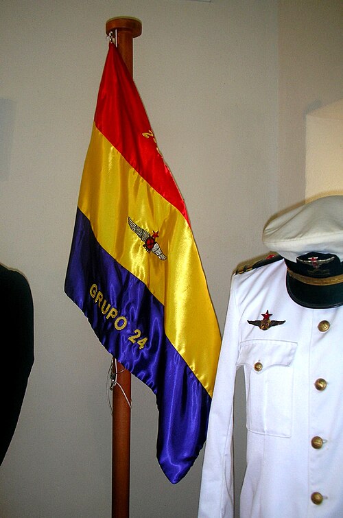 スペイン共和国空軍 2a エスクアドリーリャ、Grupo 24 標準およびパイロットの夏服。ラ・セニア博物館