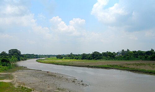 ゴムティ川とその氾濫原は未開発地域を曲がりくねって流れている