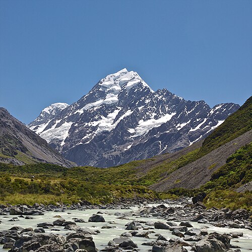 10. 南島にあるアオラキ、またはマウント・クックは、ニュージーランドで最も高い山です。