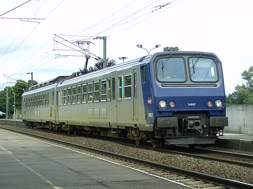 トゥール近郊の Z 9607/19607 (Z2)。このユニットは再塗装されており、上の写真と同じユニットです。