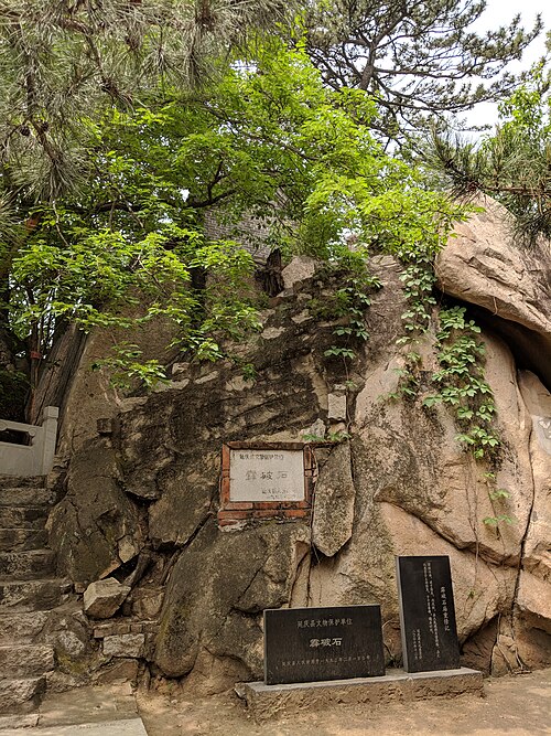 町の南西にあるピポシ寺院の入り口、2018年