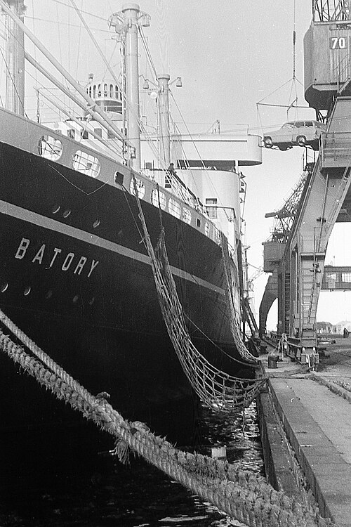 1960年代、グディニア埠頭での荷揚げ作業
