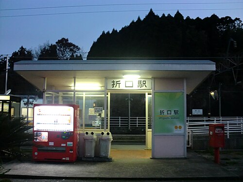 夜の建物