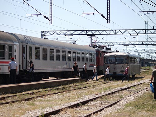 ルマにあるŽSシリーズ812とŽSシリーズ441の隣