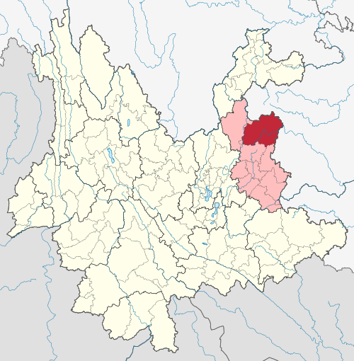 中国雲南省の宣威市（赤）と曲靖県（ピンク）の位置