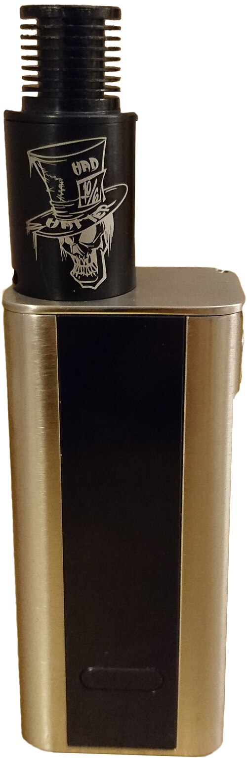 再構築可能なドリップアトマイザー (RDA) を備えたボックスモッド電子タバコ。
