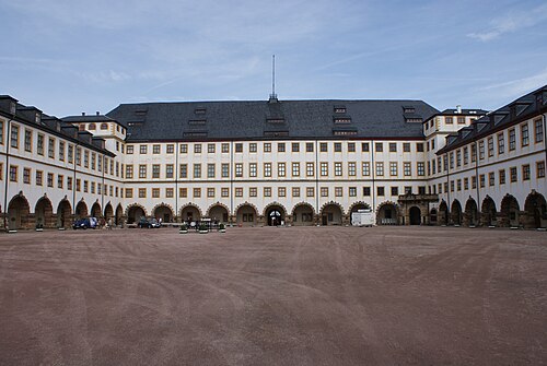 フリーデンシュタイン城の中庭
