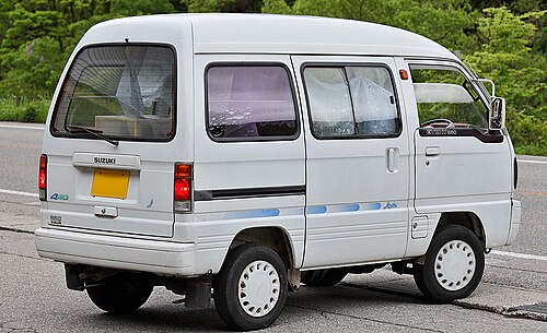 1990～1991年フェイスリフトされたスズキ エブリイバン（DA51V）