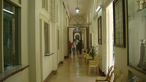 大学のホール