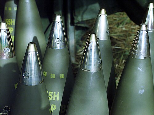 M107 155mm砲弾に取り付けられた信管、2000年頃