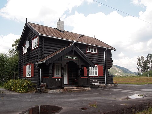 村の鉄道駅の眺め