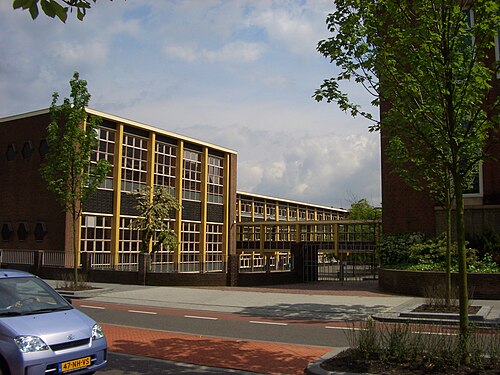 ベルナルディウス大学は後に建物を増築した